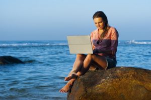 Read more about the article Tips for Working Remotely While Traveling the World