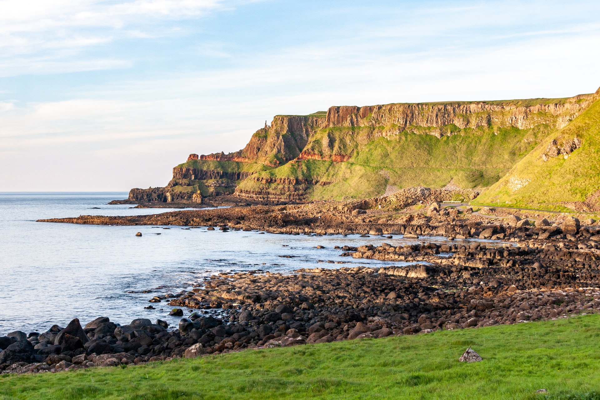 Coast way. Плато Антрим Ирландия. Северная Ирландия. Ущелье Антрим Ирландия фото.