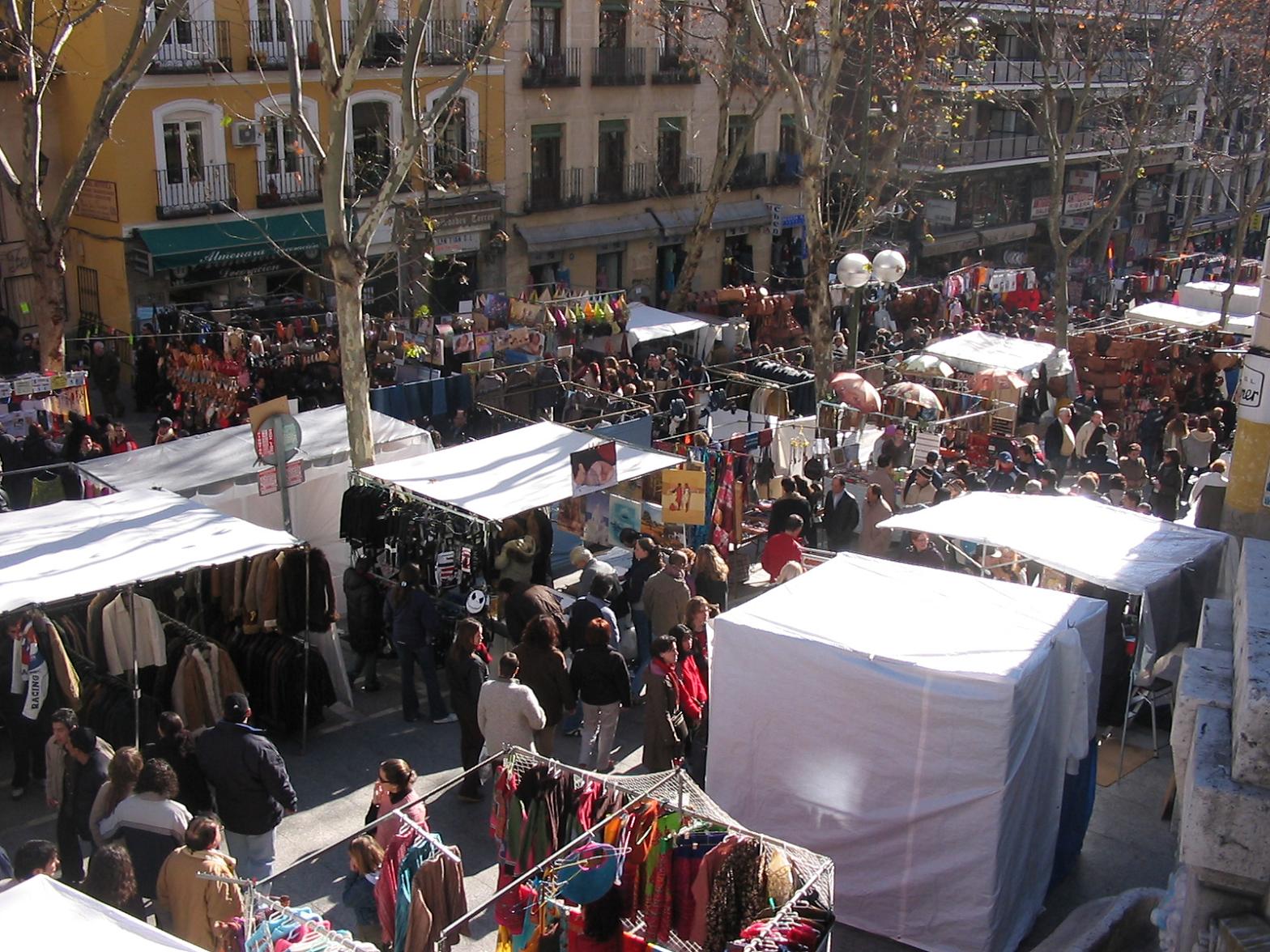 You are currently viewing El Rastro: The Most Popular Sunday Flea Market in Madrid