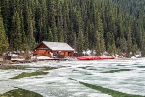 Read more about the article The Cutest Cabins to Rent in Banff, Canada